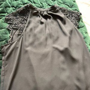 Express beautiful lace detailed cap sleeve blouse, black size large